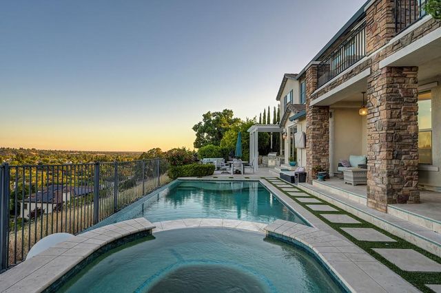 3881 Black Oak Dr, Rocklin, CA 95765