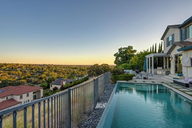 3881 Black Oak Dr, Rocklin, CA 95765