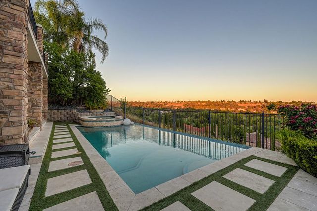 3881 Black Oak Dr, Rocklin, CA 95765