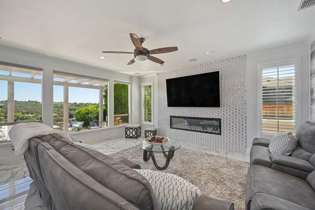 3881 Black Oak Dr, Rocklin, CA 95765