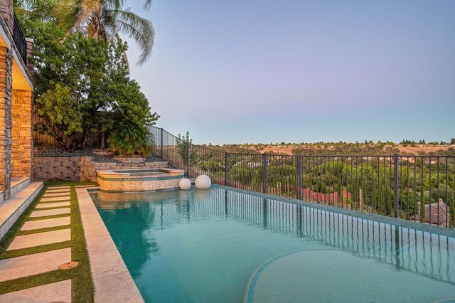 3881 Black Oak Dr, Rocklin, CA 95765