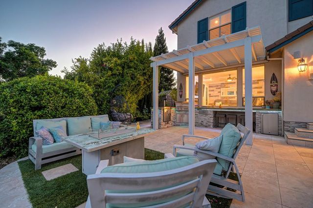 3881 Black Oak Dr, Rocklin, CA 95765
