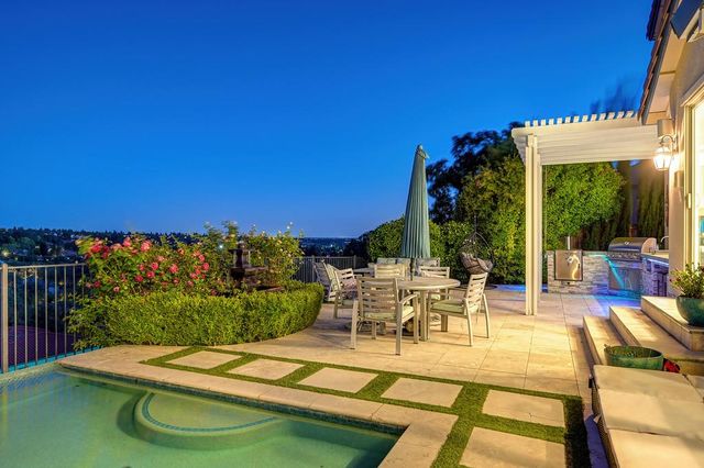 3881 Black Oak Dr, Rocklin, CA 95765