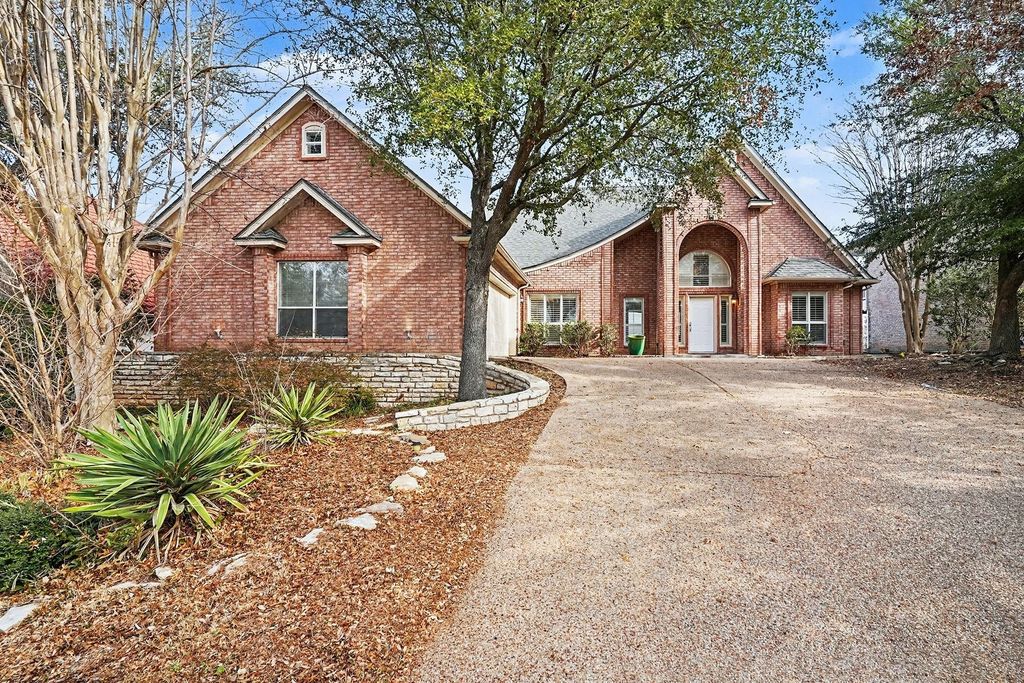 7006 Stone Bluff Court, Granbury, TX 76048