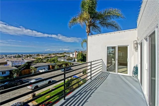 204 N Poinsettia, Manhattan Beach, CA 90266