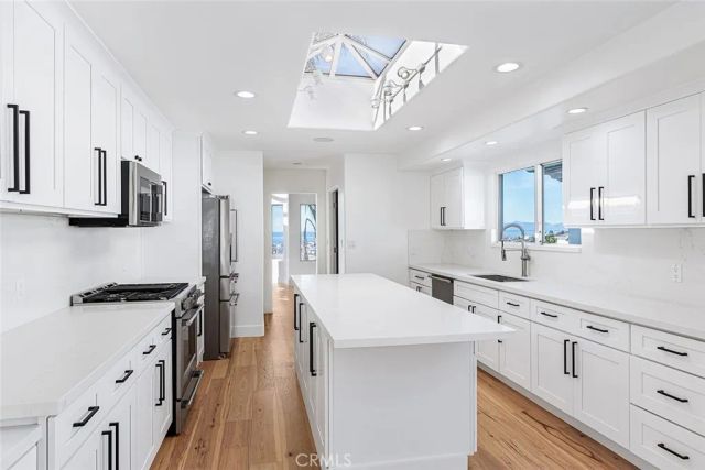 204 N Poinsettia, Manhattan Beach, CA 90266