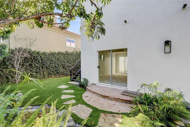 204 N Poinsettia, Manhattan Beach, CA 90266
