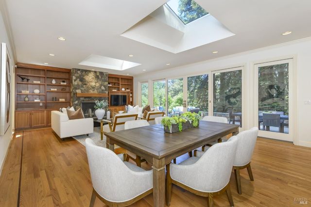 1065 Meadowsweet Dr, Corte Madera, CA 94925