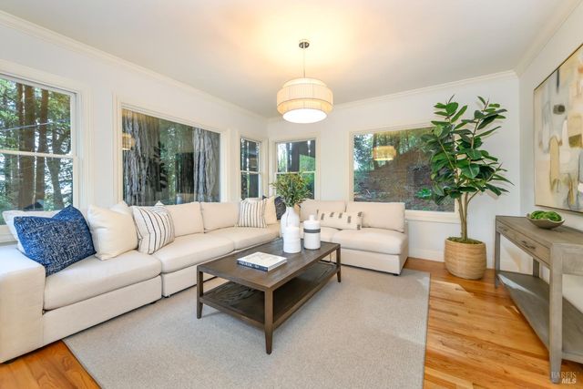 1065 Meadowsweet Dr, Corte Madera, CA 94925