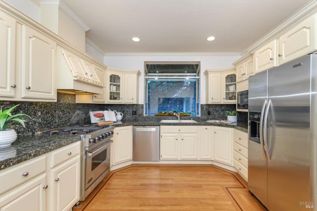 1065 Meadowsweet Dr, Corte Madera, CA 94925