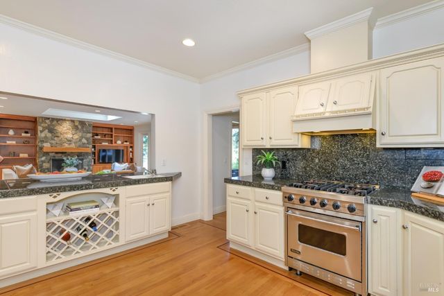 1065 Meadowsweet Dr, Corte Madera, CA 94925
