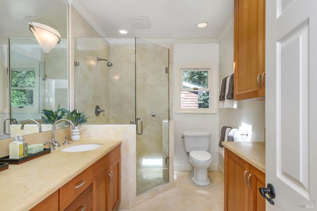 1065 Meadowsweet Dr, Corte Madera, CA 94925