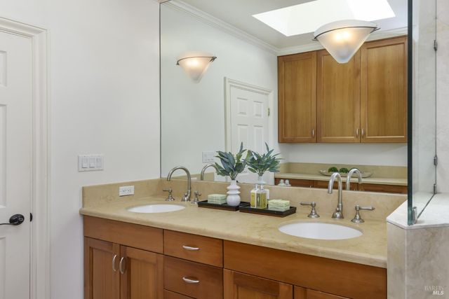 1065 Meadowsweet Dr, Corte Madera, CA 94925