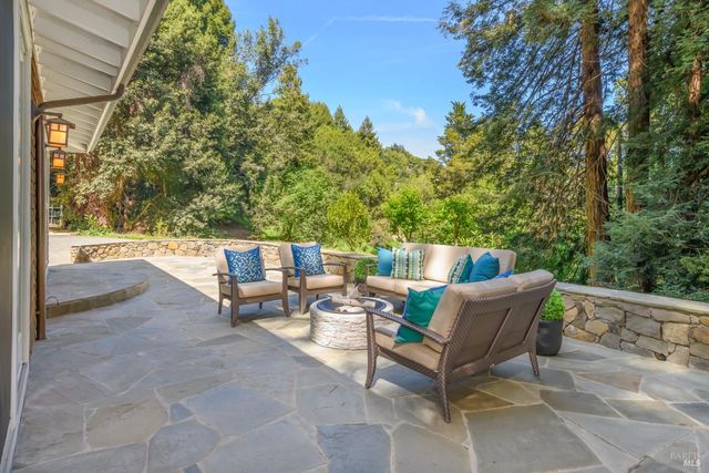 1065 Meadowsweet Dr, Corte Madera, CA 94925