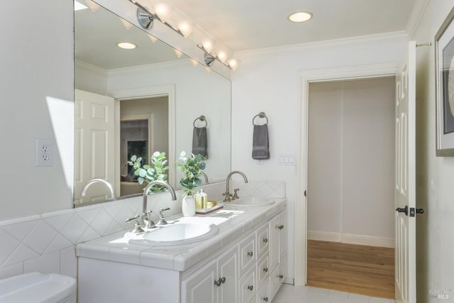 1065 Meadowsweet Dr, Corte Madera, CA 94925