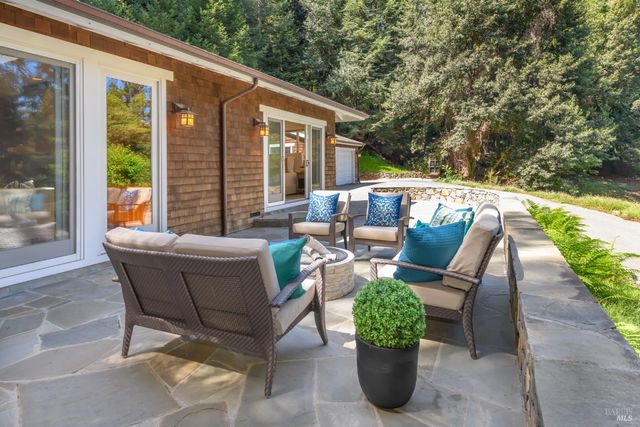 1065 Meadowsweet Dr, Corte Madera, CA 94925