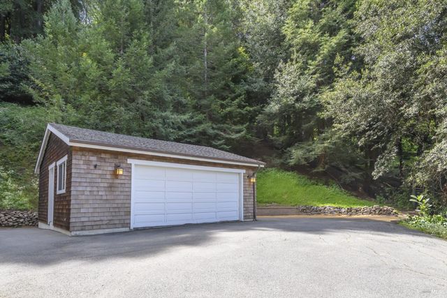 1065 Meadowsweet Dr, Corte Madera, CA 94925