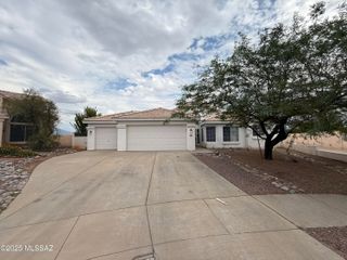 8305 N Solitude Way, Tucson, AZ 85743