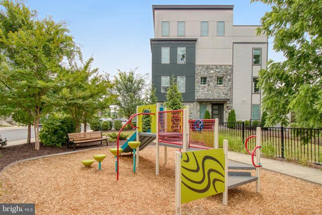 4810 GARDEN VIEW LN, Chantilly, VA 20151