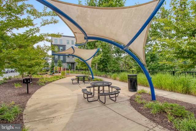 4810 GARDEN VIEW LN, Chantilly, VA 20151