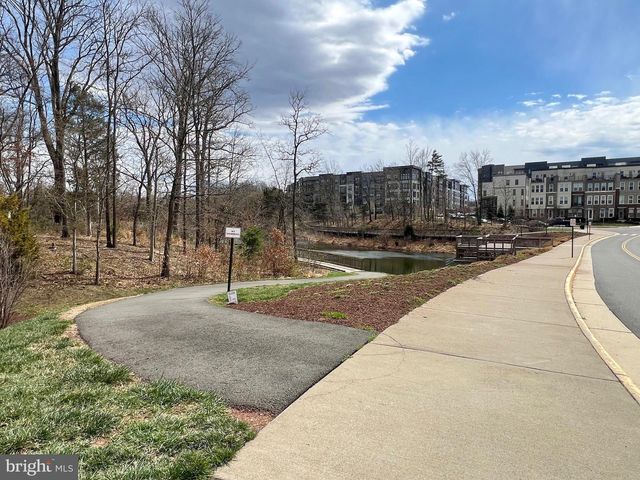 4810 GARDEN VIEW LN, Chantilly, VA 20151