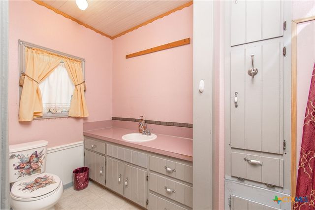 300 W Avenue J, Nolanville, TX 76559
