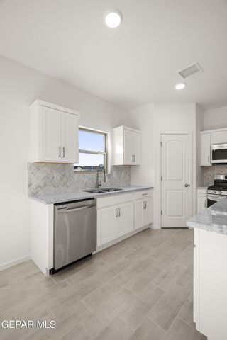 13841 Summer Wave Avenue, El Paso, TX 79928