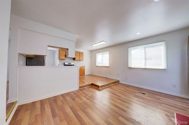 35030 Michelle Drive, Romulus, MI 48174