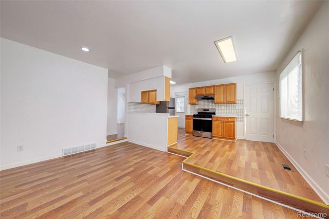 35030 Michelle Drive, Romulus, MI 48174