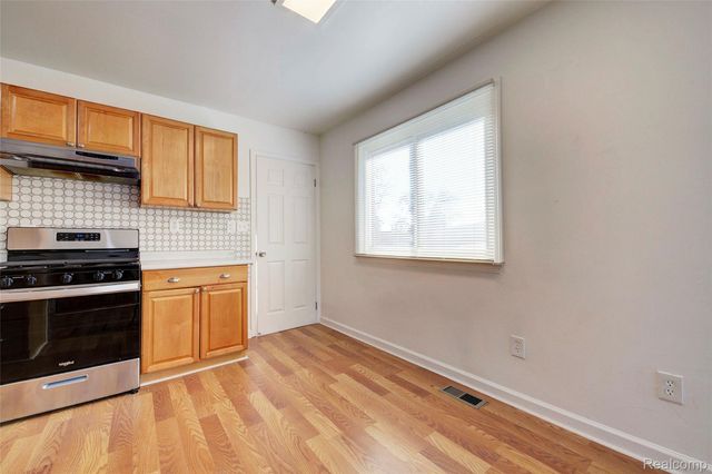 35030 Michelle Drive, Romulus, MI 48174