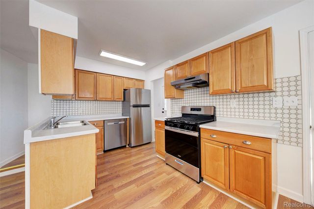 35030 Michelle Drive, Romulus, MI 48174
