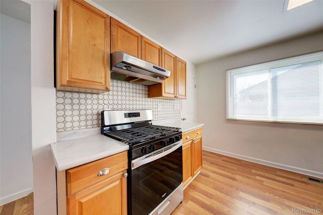 35030 Michelle Drive, Romulus, MI 48174