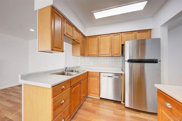35030 Michelle Drive, Romulus, MI 48174