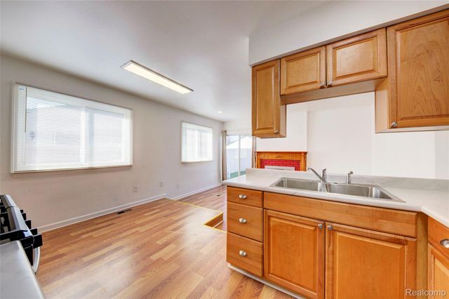 35030 Michelle Drive, Romulus, MI 48174
