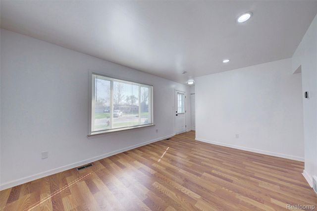 35030 Michelle Drive, Romulus, MI 48174