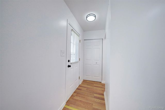 35030 Michelle Drive, Romulus, MI 48174