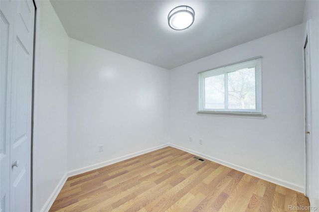 35030 Michelle Drive, Romulus, MI 48174