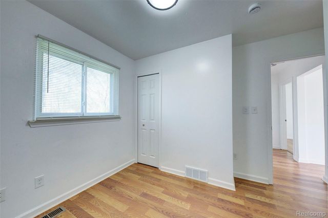 35030 Michelle Drive, Romulus, MI 48174