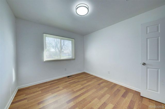 35030 Michelle Drive, Romulus, MI 48174