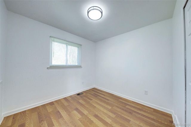 35030 Michelle Drive, Romulus, MI 48174