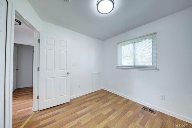 35030 Michelle Drive, Romulus, MI 48174