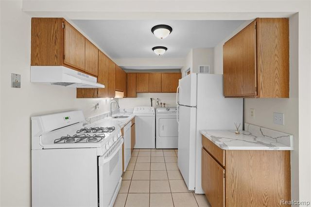 41257 S Woodbury Green Drive, Belleville, MI 48111