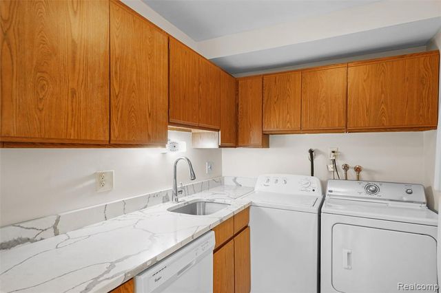 41257 S Woodbury Green Drive, Belleville, MI 48111
