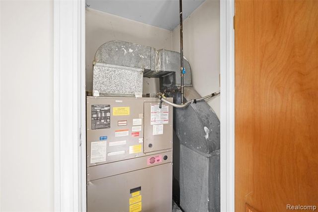 41257 S Woodbury Green Drive, Belleville, MI 48111