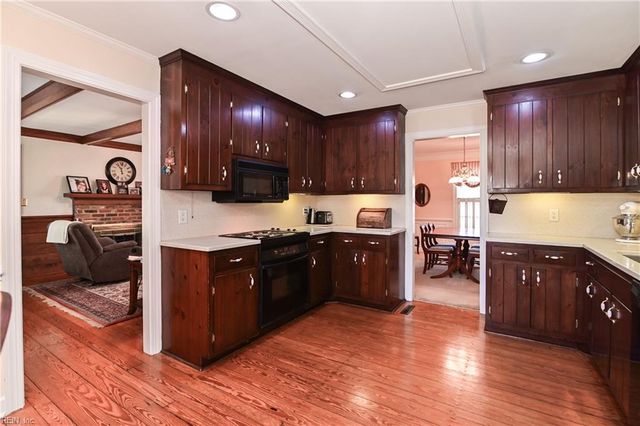 51 Hertzler RD, Newport News, VA 23602