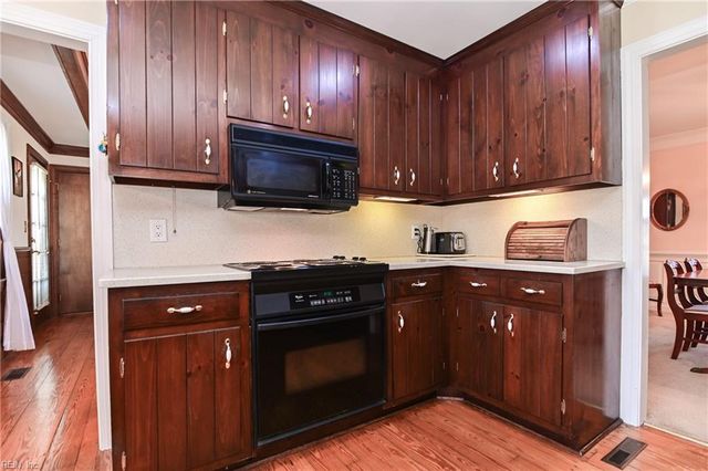 51 Hertzler RD, Newport News, VA 23602