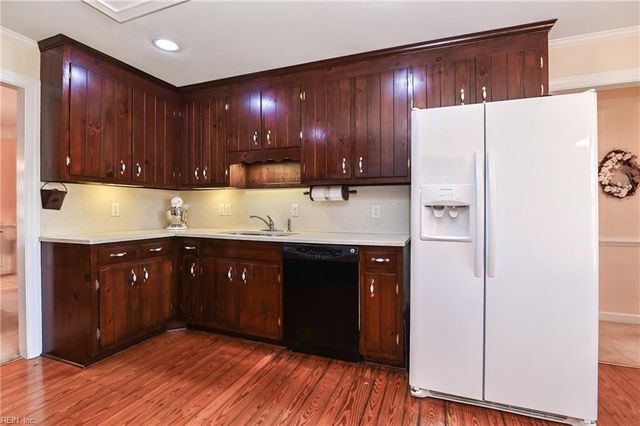 51 Hertzler RD, Newport News, VA 23602