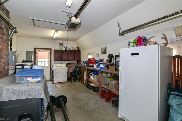 51 Hertzler RD, Newport News, VA 23602