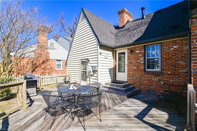 51 Hertzler RD, Newport News, VA 23602