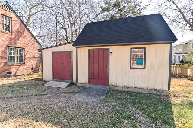 51 Hertzler RD, Newport News, VA 23602